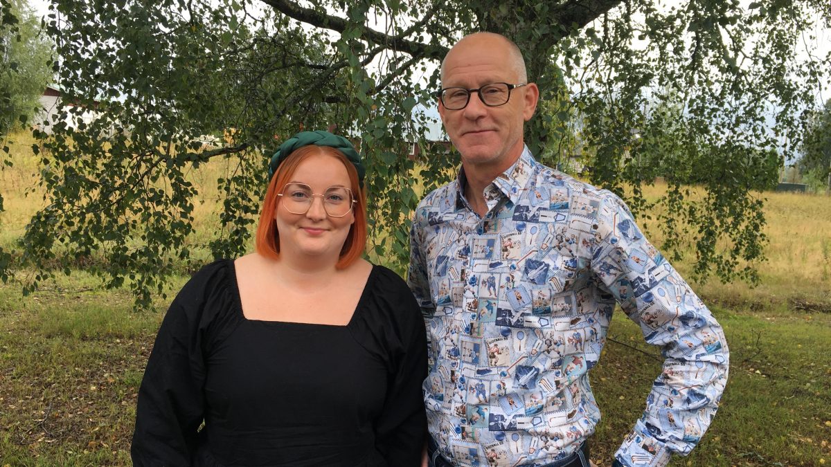 Satakunnan demarien puoluekokousryhmän puheenjohtaja Neea Kähkönen ja Satakunnan Sosialidemokraattien puheenjohtaja Harri Lehtonen.